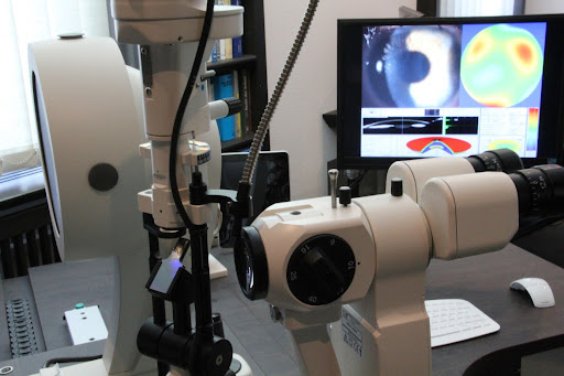 Spaltlampe und Messgeräte